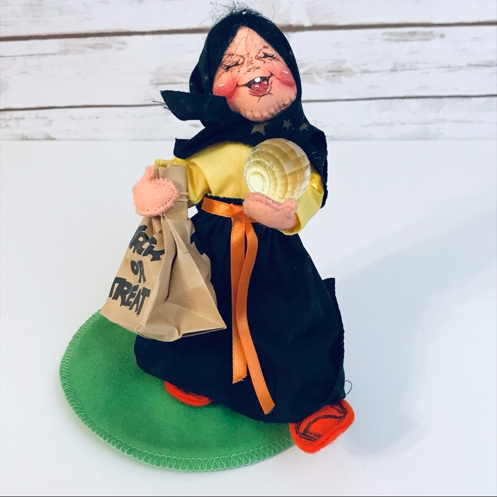 Annalee Girl with crystal ball 1995